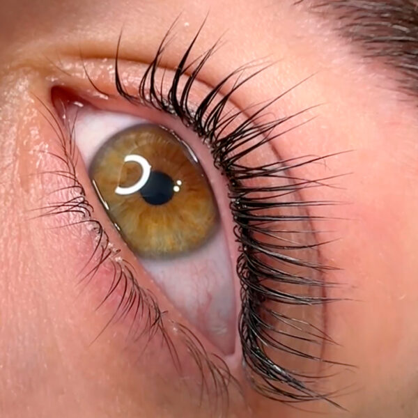 Extensiones de pestañas + Lifting de pestañas y laminado de cejas - Imagen 3